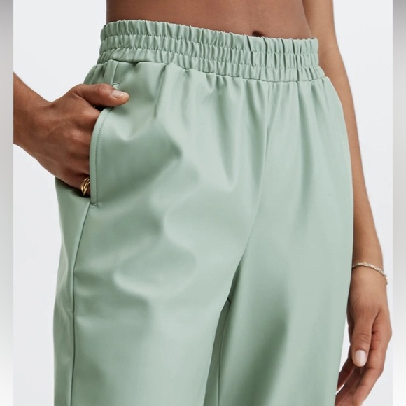 Dusty green faux leather jogger - Picture 4 of 5